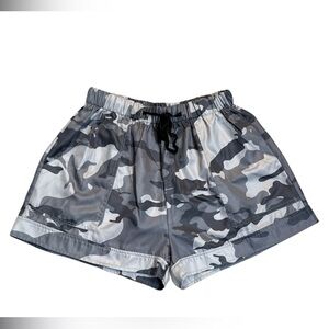 Sucrefas Women’s Gray Camouflage Print Shorts Size 2XL